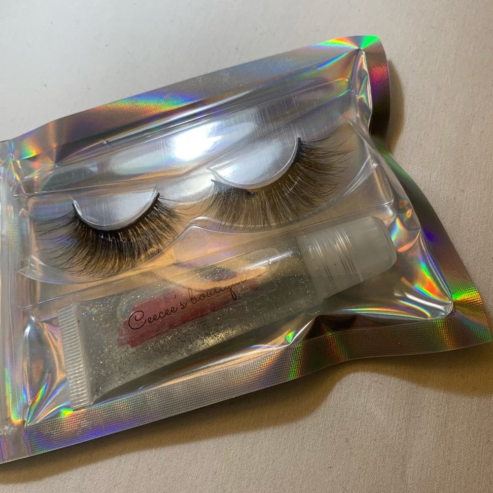 Eyelash and lip gloss pack